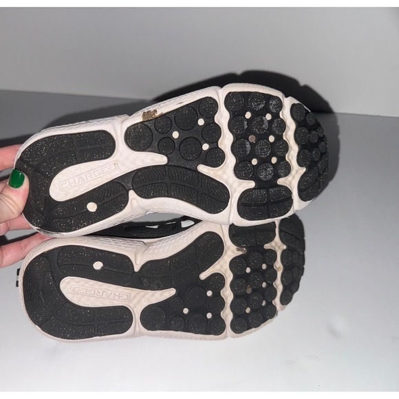 Size 6 Under Armour Charged Black Athletic Sneakers Women - Picture 2 of 4